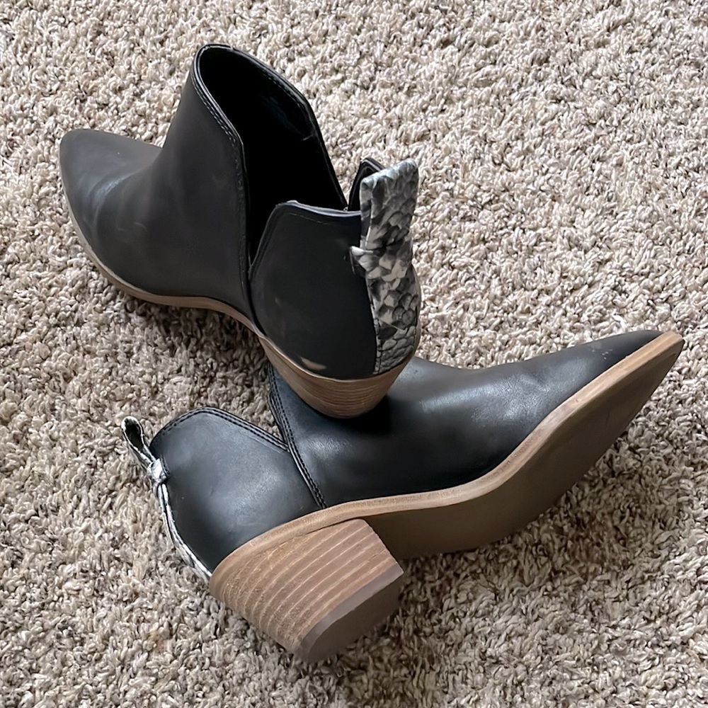 Nine West Shia Black Ankle Booties Snakeskin Detail Womens Size 6M